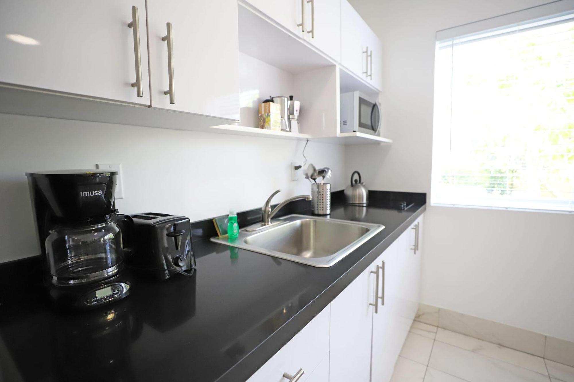 3 Minute Walk To Beach Bungalow Family Friendly Free Parking Маями Бийч Екстериор снимка